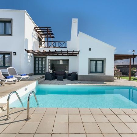 Villas Camelot By Escape Home ปลายาบลังกา ภายนอก รูปภาพ